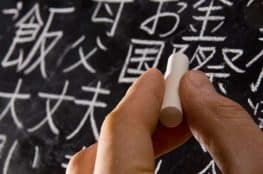persona escribiendo japones
